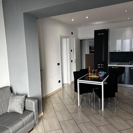 Casa Simone Apartment โอเมญา ภายนอก รูปภาพ