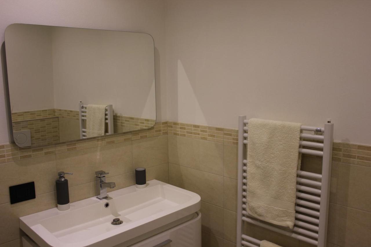 Casa Simone Apartment โอเมญา ภายนอก รูปภาพ