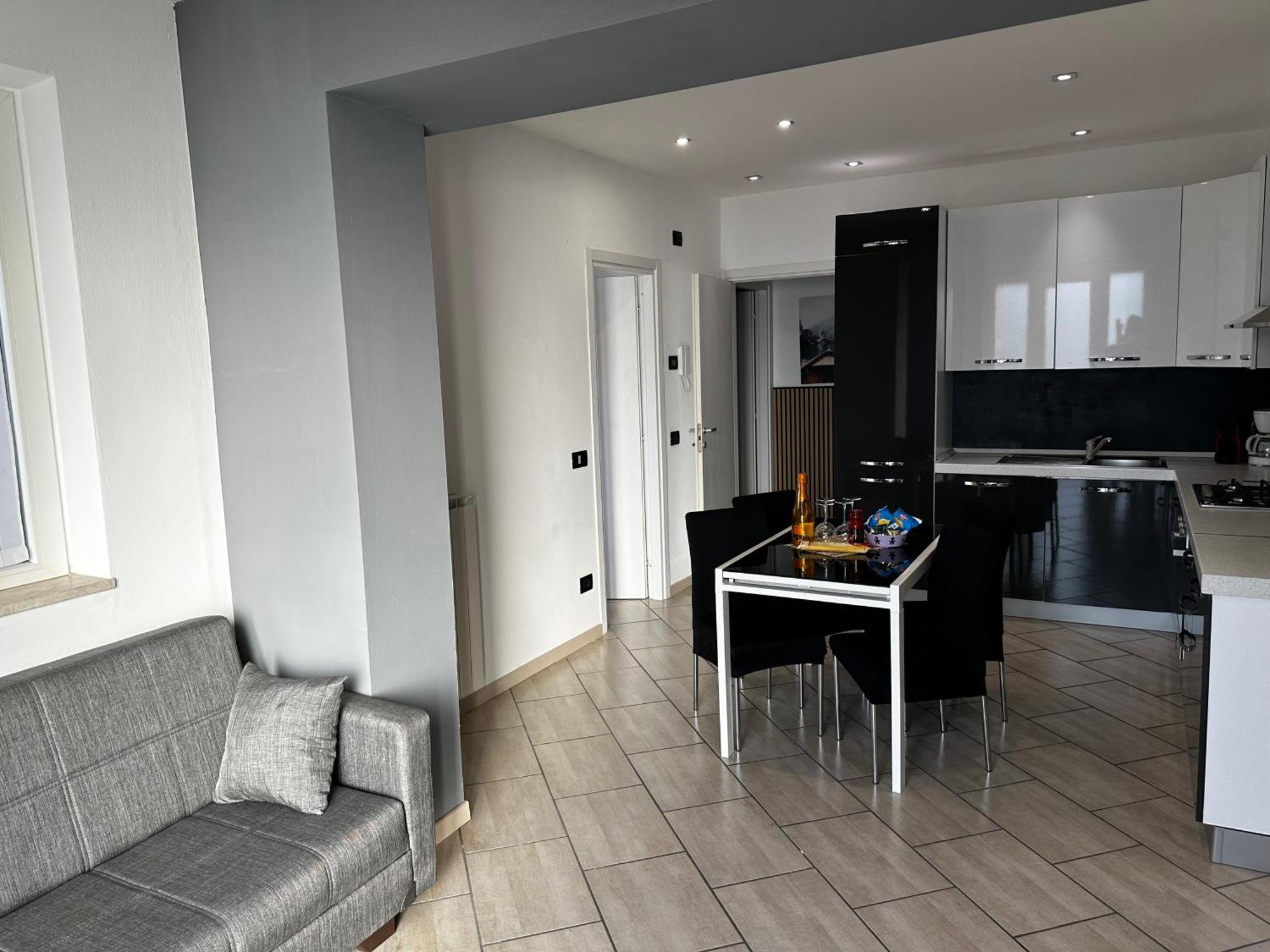 Casa Simone Apartment โอเมญา ภายนอก รูปภาพ